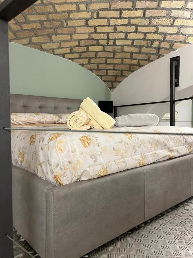 La Rosa Di Roma Colosseo Lägenhet Exteriör bild